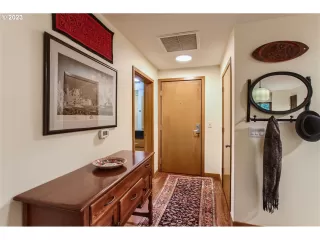 Photo #5: 23695077 Listing