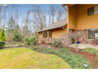 Photo #3: 23695493 Listing