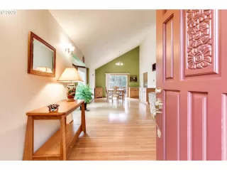 Photo #4: 23695493 Listing