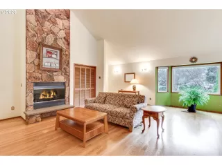 Photo #6: 23695493 Listing