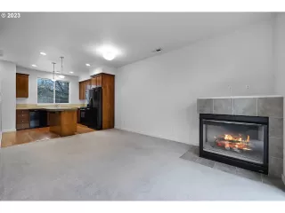 Photo #5: 23695886 Listing 