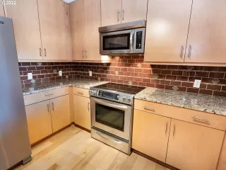 Photo #2: 23696298 Listing