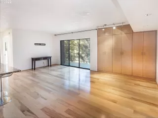 Photo #6: 23696298 Listing