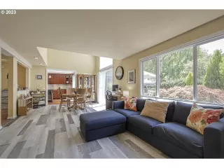 Photo #2: 23696415 Listing