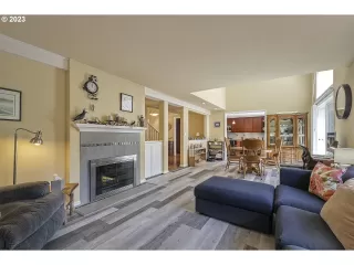 Photo #3: 23696415 Listing