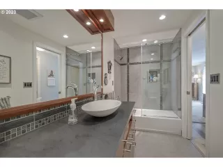 Photo #4: 23696415 Listing