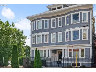 Photo #1: 23696481 Listing 