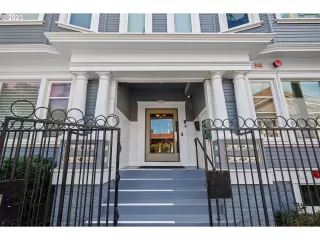 Photo #2: 23696481 Listing 