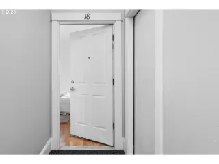 Photo #4: 23696481 Listing 