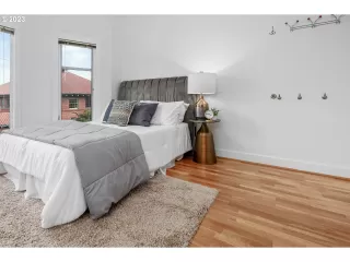 Photo #5: 23696481 Listing 