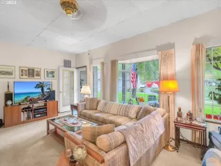 Photo #3: 23697903 Listing