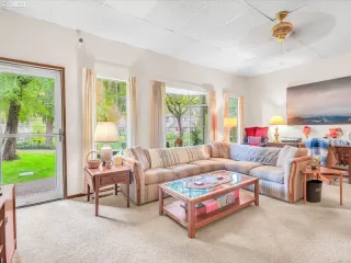 Photo #4: 23697903 Listing