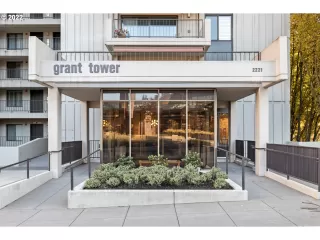 Photo #2: 23698061 Listing