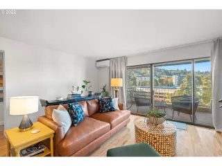 Photo #3: 23698061 Listing