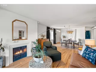 Photo #4: 23698061 Listing