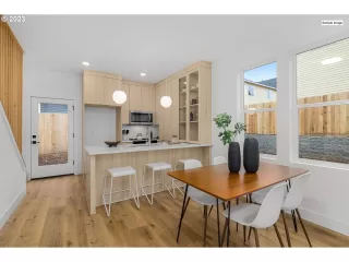 Photo #4: 23698457 Listing