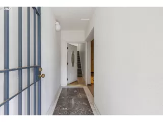 Photo #3: 23698540 Listing