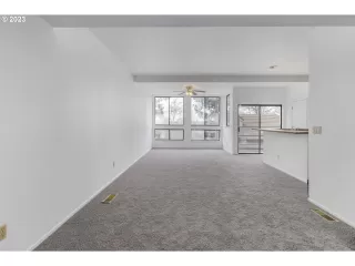 Photo #5: 23698540 Listing