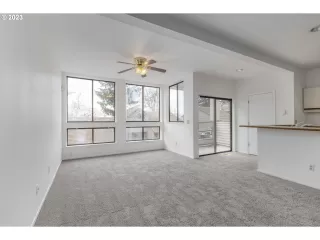 Photo #6: 23698540 Listing