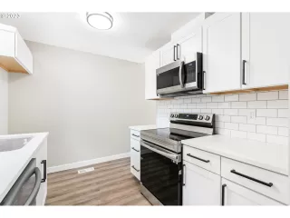 Photo #4: 23699329 Listing 
