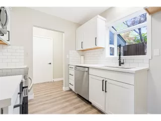 Photo #6: 23699329 Listing 