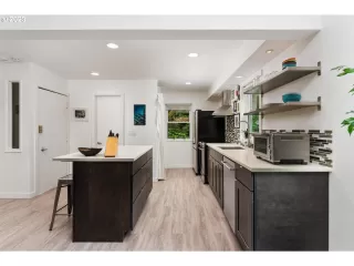 Photo #5: 23699919 Listing 