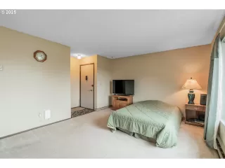 Photo #3: 237127383 Listing