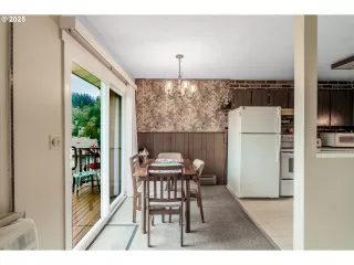 Photo #4: 237127383 Listing