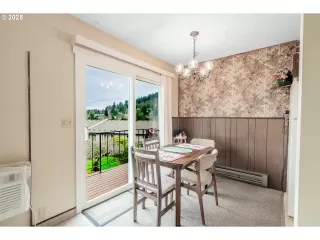 Photo #5: 237127383 Listing