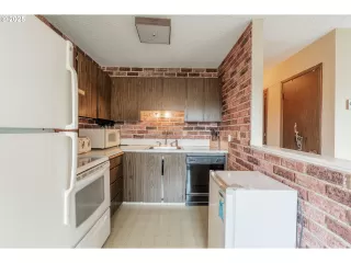 Photo #6: 237127383 Listing