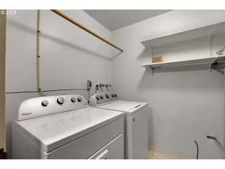 Photo #4: 237187709 Listing