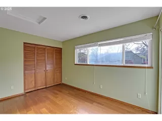 Photo #5: 237187709 Listing