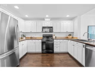 Photo #3: 237445307 Listing