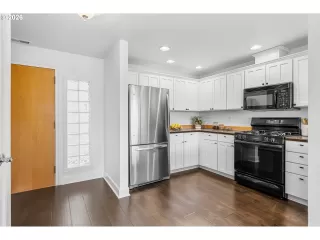 Photo #6: 237445307 Listing