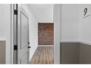 Photo #3: 237446116 Listing