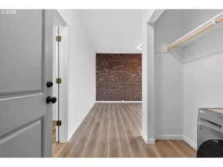 Photo #4: 237446116 Listing