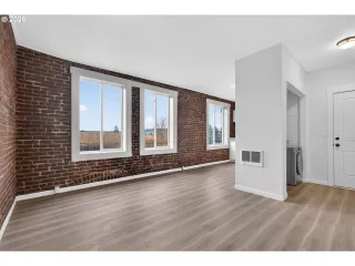 Photo #5: 237446116 Listing