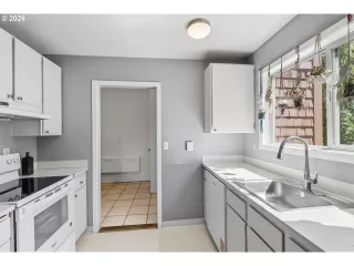 Photo #3: 237635062 Listing 