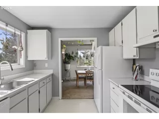 Photo #5: 237635062 Listing 