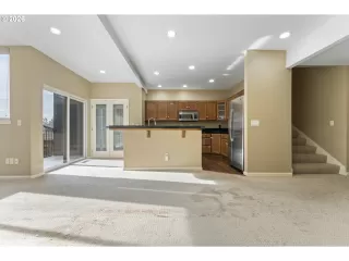 Photo #2: 237950272 Listing 