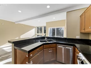 Photo #4: 237950272 Listing 