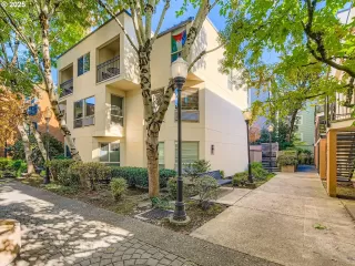 More Details about MLS # 238679660 : 1535 SW CLAY ST 134