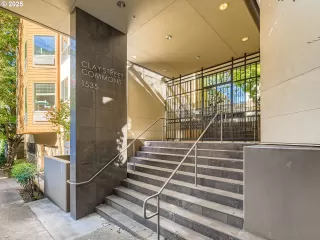 Photo #2: 238679660 Listing 