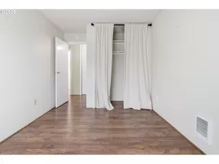 Photo #3: 238746118 Listing 