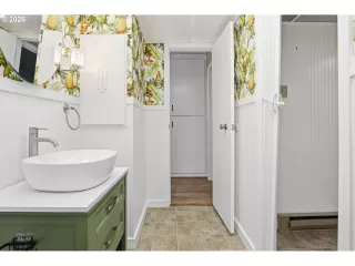 Photo #5: 238746118 Listing 