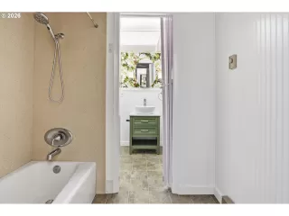 Photo #6: 238746118 Listing 