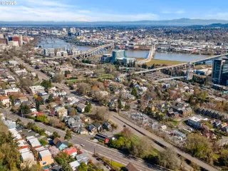 Photo #5: 238976586 Listing