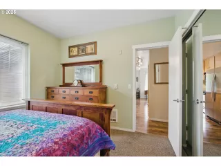 Photo #5: 239055076 Listing