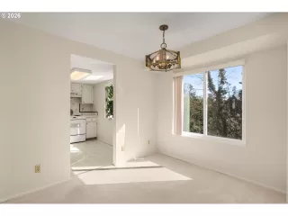 Photo #1: 239149173 Listing