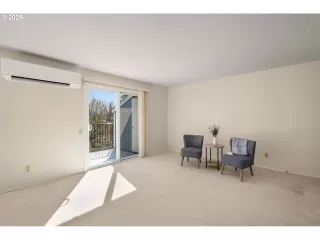 Photo #6: 239149173 Listing